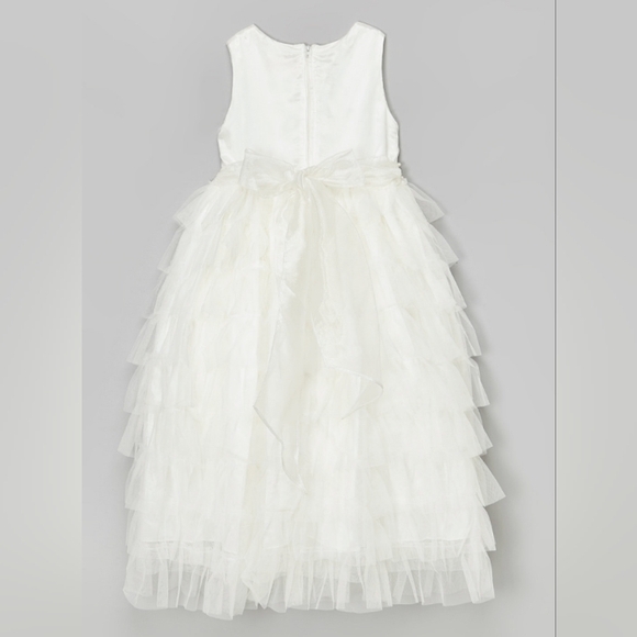 Layered mesh princess dress with a beautiful pearl and gem trim. Size 8 - Picture 9 of 14